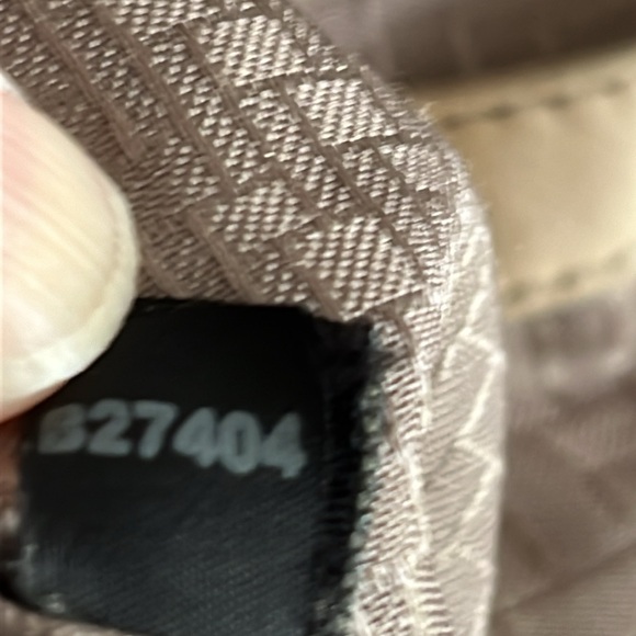 Cole Haan Amalfi beige Pleated Leather Large Hobo Bag Purse Tassel Zipper Pull - Picture 16 of 16